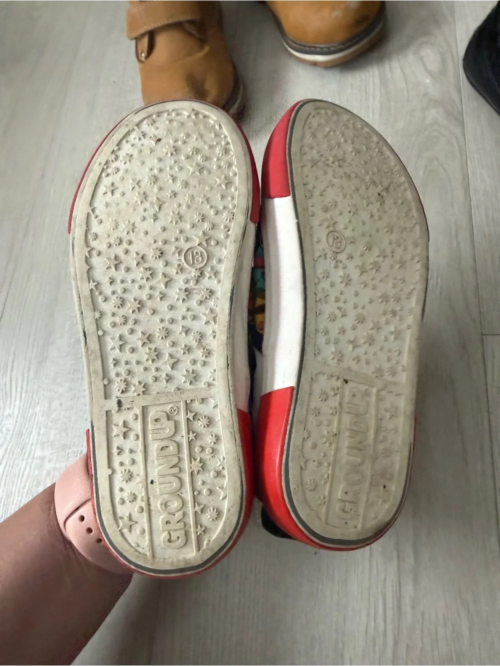 Boy’s shoes size 13